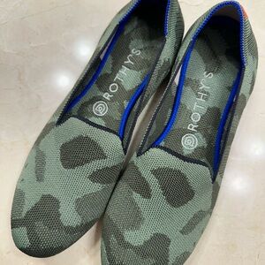 Rothy’s rare color Camouflage Lounge Loafer size 9.5, worn twice! Neutral!